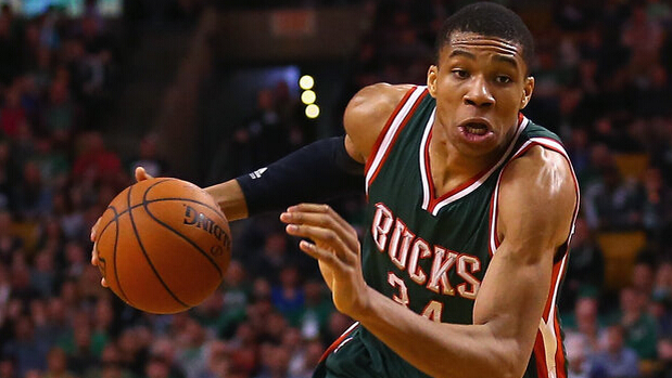 梅婷一家四口前往伯纳乌观战皇马vs尤文，女儿表示看完有点困（梅婷携一家四口现身伯纳乌观战皇马对尤文，女儿直言赛后有些犯困）