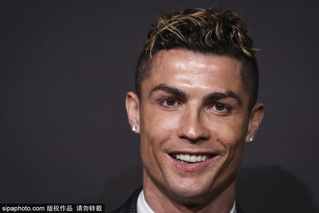 孔蒂：球迷应忽略球队的谣言；欧洲裁判比意甲好？我不聊这个（孔蒂：请球迷无视球队谣言；欧洲裁判优于意甲？不予置评）