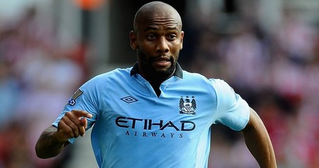 首圈，维斯塔潘起步良好抢到首位，皮亚斯特里挤进内线并过掉诺里斯上至第2，诺里斯第3。（首圈：维斯塔潘强势领跑，皮亚斯特里内线超车升至第二，诺里斯第三）