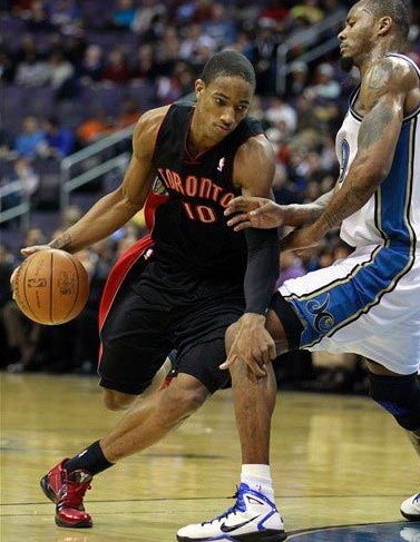 勇士球队助攻率高，全队配合默契（勇士传导球高效，团队协作默契）