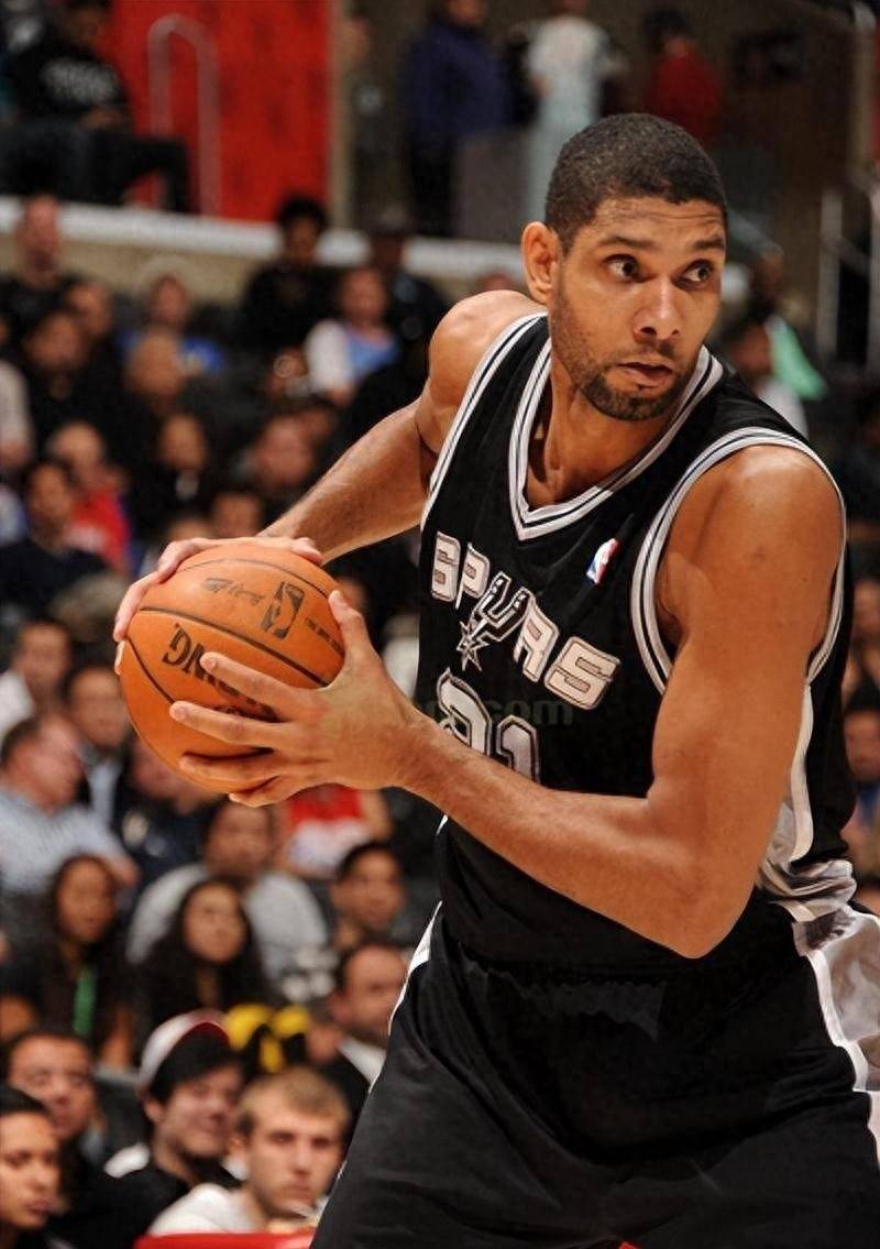 记者：哥甲中场萨缅托满意铁人的报价，目前仅需协商转会事宜（记者：哥甲中场萨缅托已认可铁人报价，转会仅待细节谈妥）