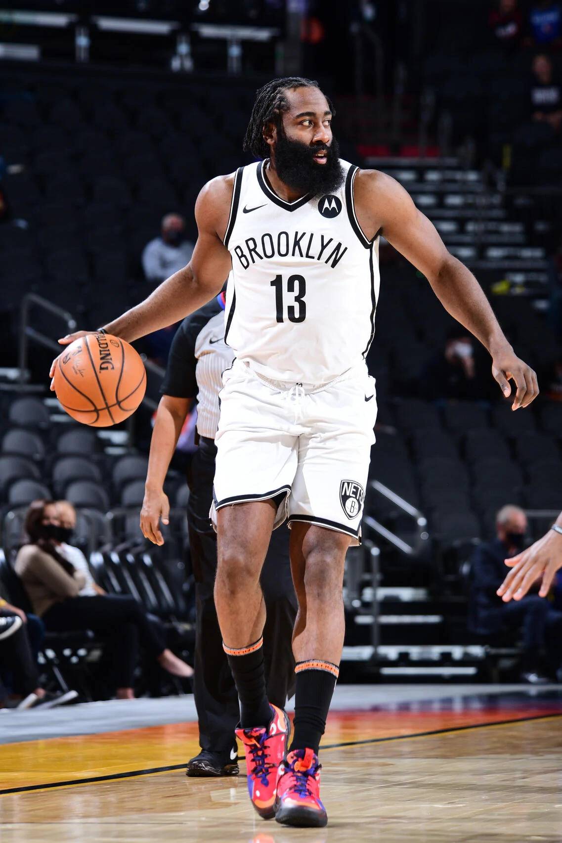 孔帕尼：卡尔能否和梅西相比？我们只想让他成为最好的卡尔（孔帕尼：别拿卡尔和梅西相提并论，我们只希望他成为最好的卡尔）