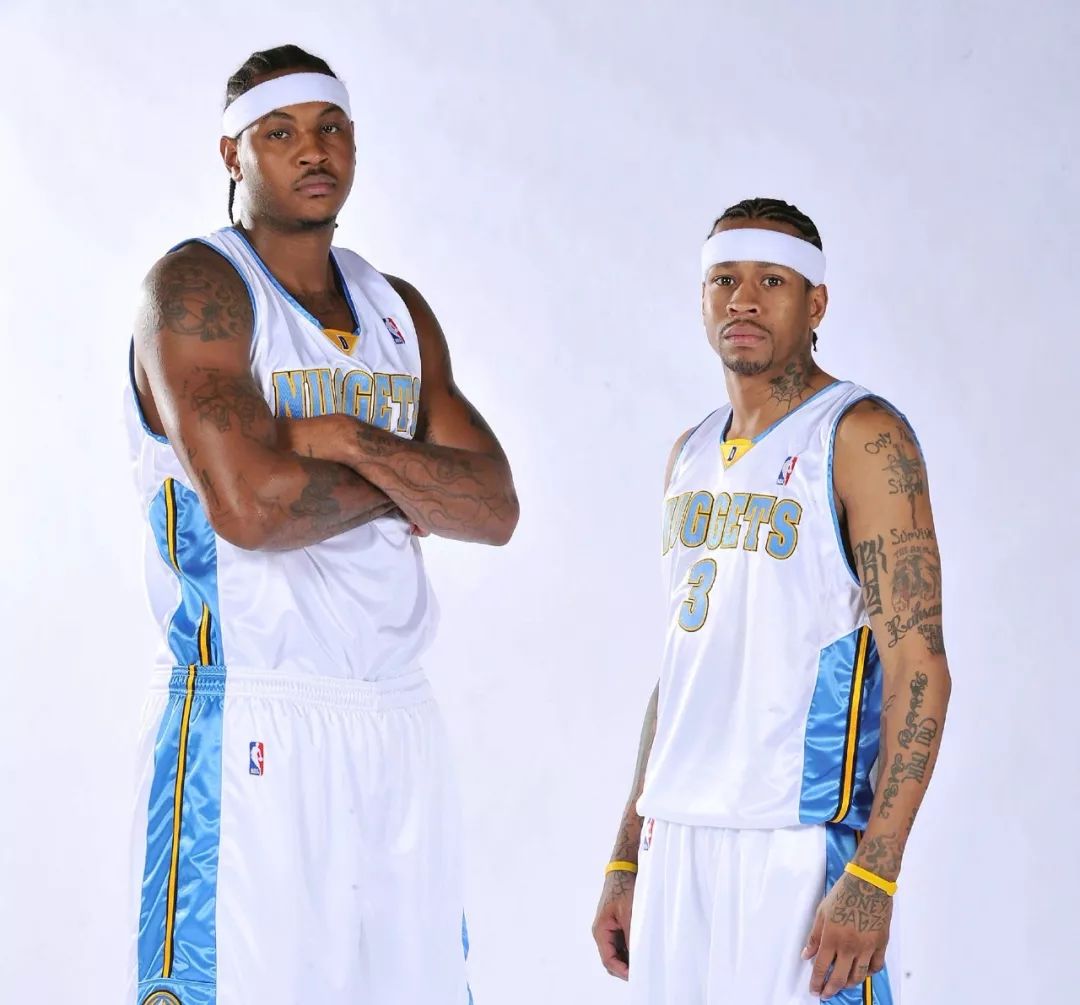 科尔：库明加下半场命中2记关键三分：回归后首秀表现很棒（科尔：库明加复出首战发挥出色，下半场投进两记关键三分）