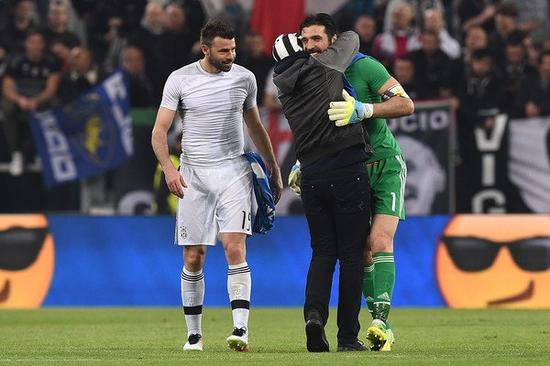 世界杯小组赛抽签出炉，各组形势复杂，韩国、意大利、巴西等队有望晋级，美国、土耳其等队面临挑战。