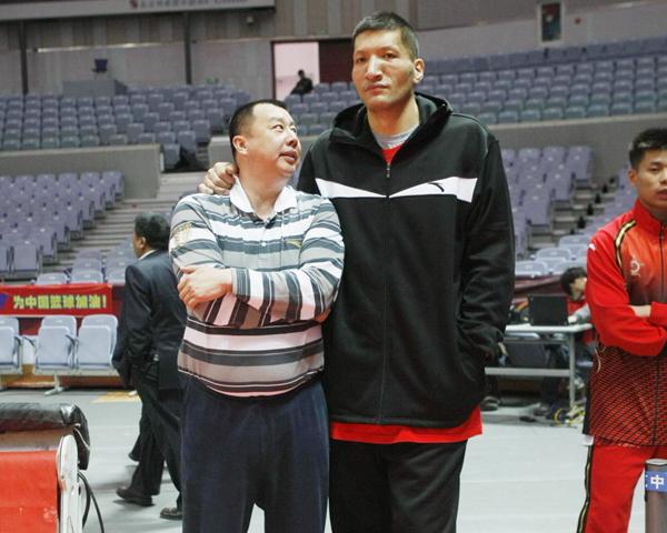 神之一脚！德甲保级队惊现蝎子摆尾式神仙球，现场视角，太丝滑了（逆天一脚！德甲保级队上演蝎子摆尾神球，现场视角行云流水）