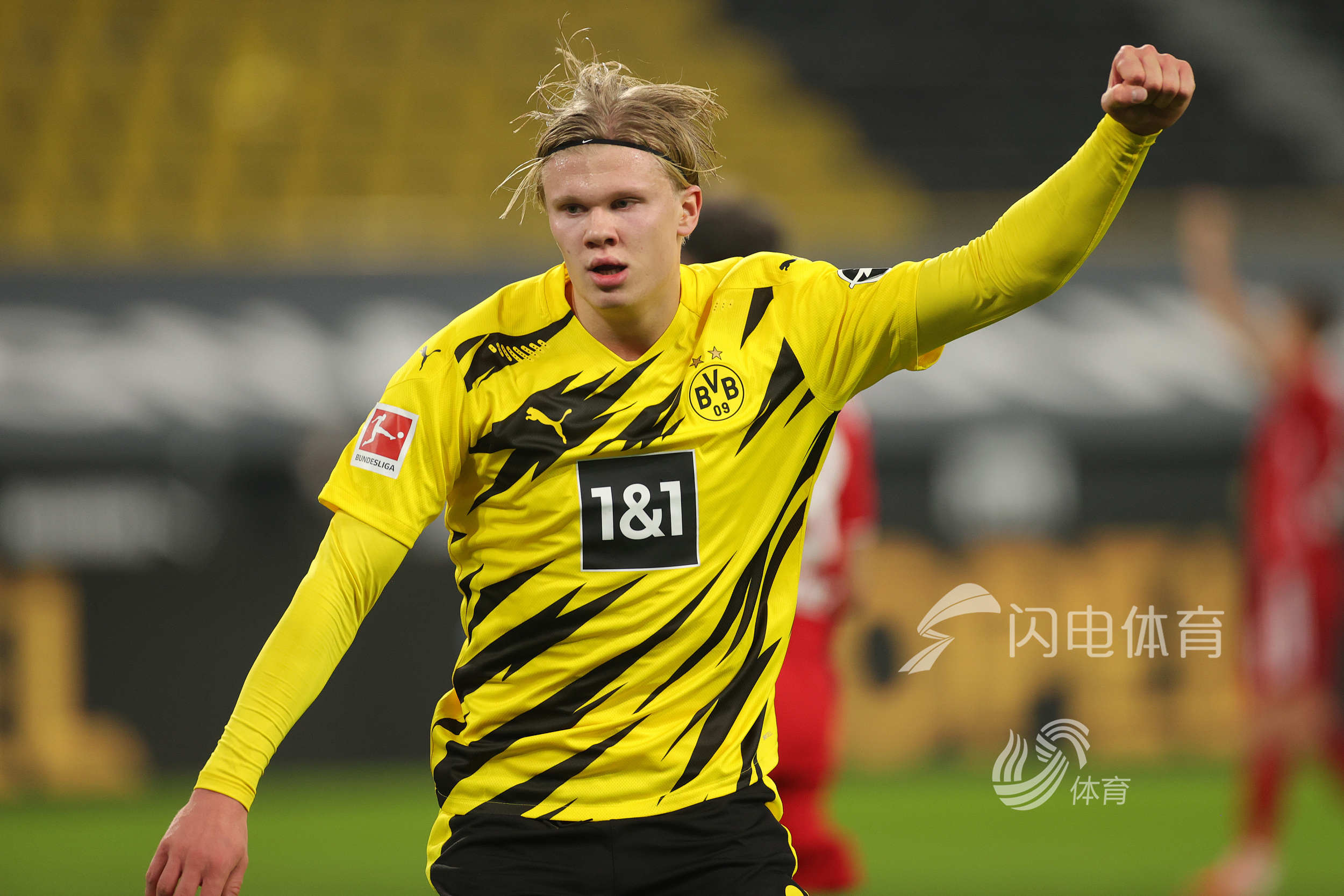 三连冠！上海海港加冕2025赛季中超冠军，摘下队史中超第四星