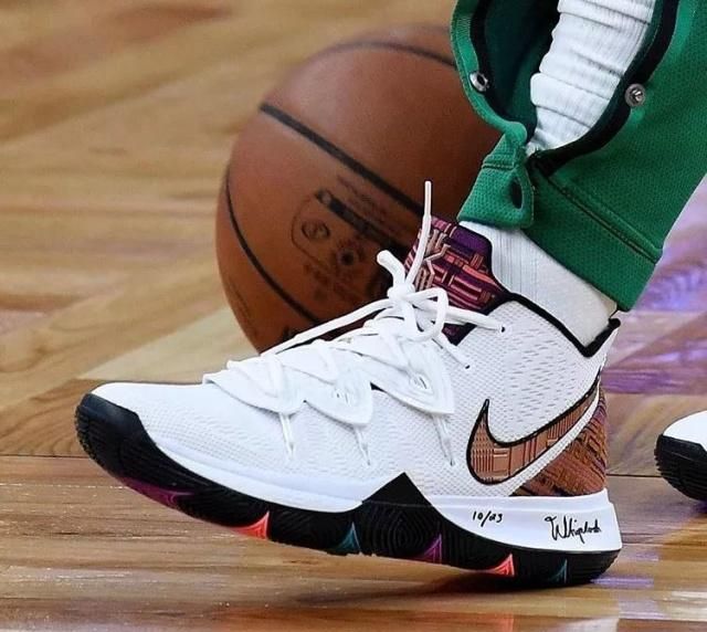 本赛季云南玉昆主场场均观众超2.2万人，带动直接消费2.3亿元（云南玉昆本季主场场均观众破2.2万，拉动2.3亿元直接消费）