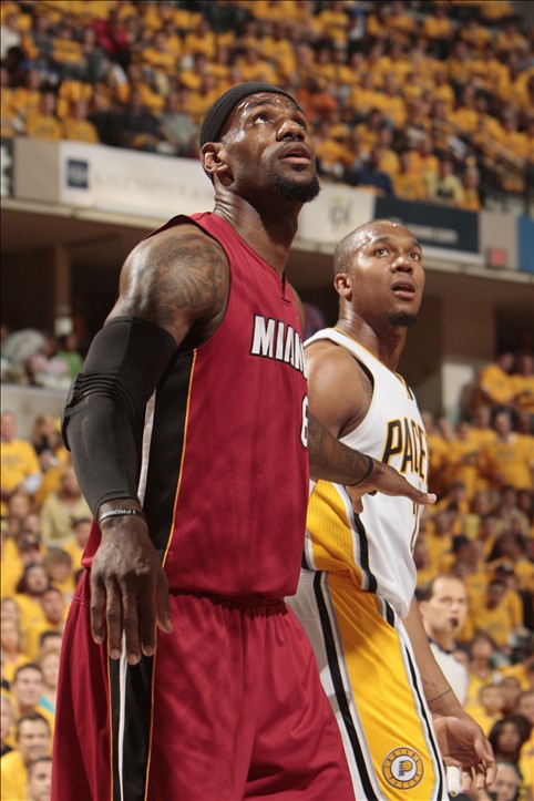 法尔克：拜仁不着急推进诺伊尔续约，打算在他40岁生日前后谈（法尔克：拜仁暂不急于与诺伊尔续约，计划在其40岁生日前后再谈）