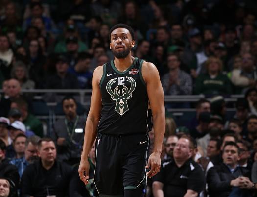 伊劳拉：相信球队本场比赛能状态反弹，期待与切尔西较量（伊劳拉：有信心本场回暖，盼与切尔西过招）