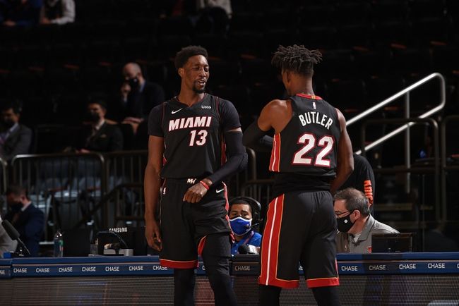 U21女排世锦赛：中国女排强势晋级，与美国队的巅峰对决锁定小组第一（U21女排世锦赛：中国女排强势晋级，与美国巅峰相遇锁定小组头名）